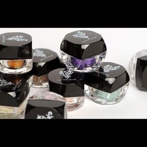 Younique Moodstruck Pigment Powder- Vulnerable